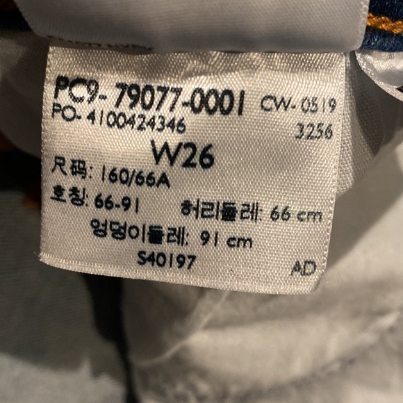 Womens Levi’s the mom jean high waisted button fly like new 80’s tapered ankle - Picture 10 of 11